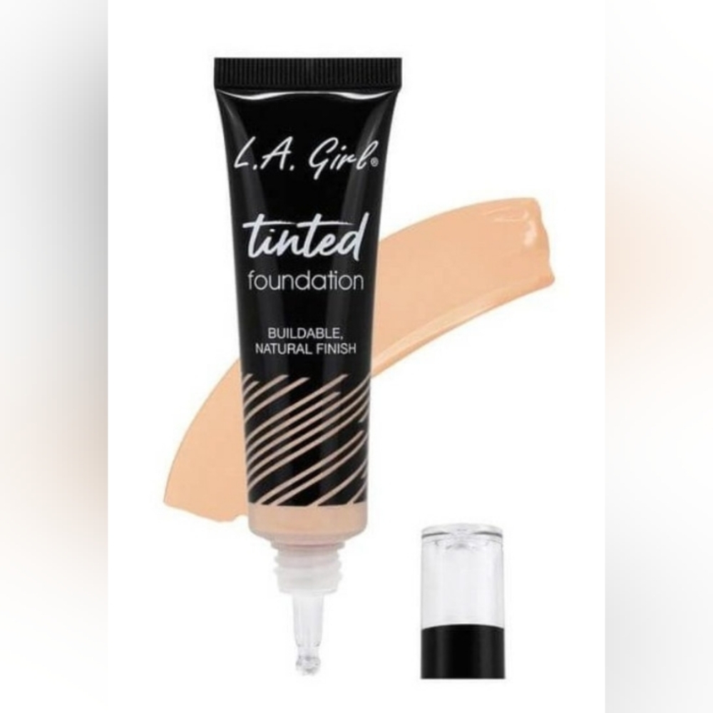 💛 L.A. Girl Tinted Foundation Porcelain GLM752 Buildable Natural Finish.